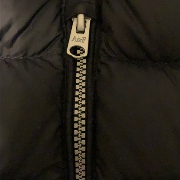 Abercrombie and Fitch down series vest - Picture 3 of 6